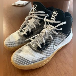 Kyrie Flytrap 4 ‘Black Cool Gray’